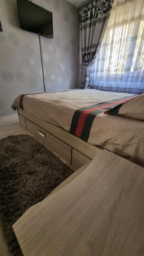 Maxx Lake Apart Bacău Buitenkant foto